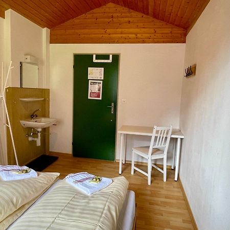 Alpine Base Hostel - Adults Only 劳特布龙嫩 外观 照片