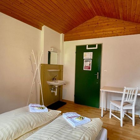 Alpine Base Hostel - Adults Only 劳特布龙嫩 外观 照片
