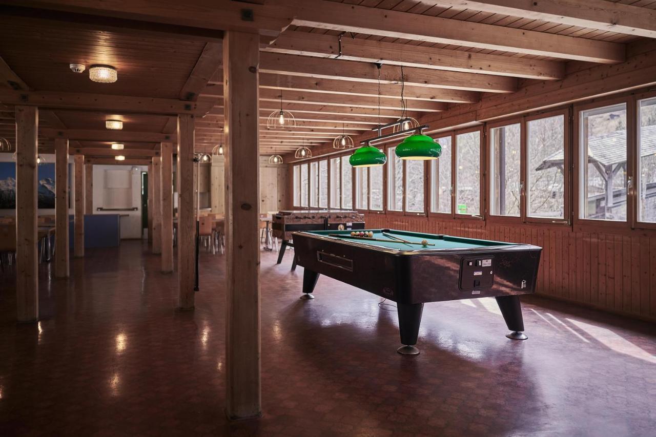 Alpine Base Hostel - Adults Only 劳特布龙嫩 外观 照片