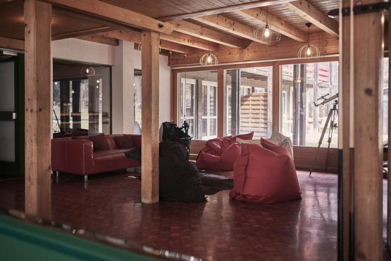 Alpine Base Hostel - Adults Only 劳特布龙嫩 外观 照片