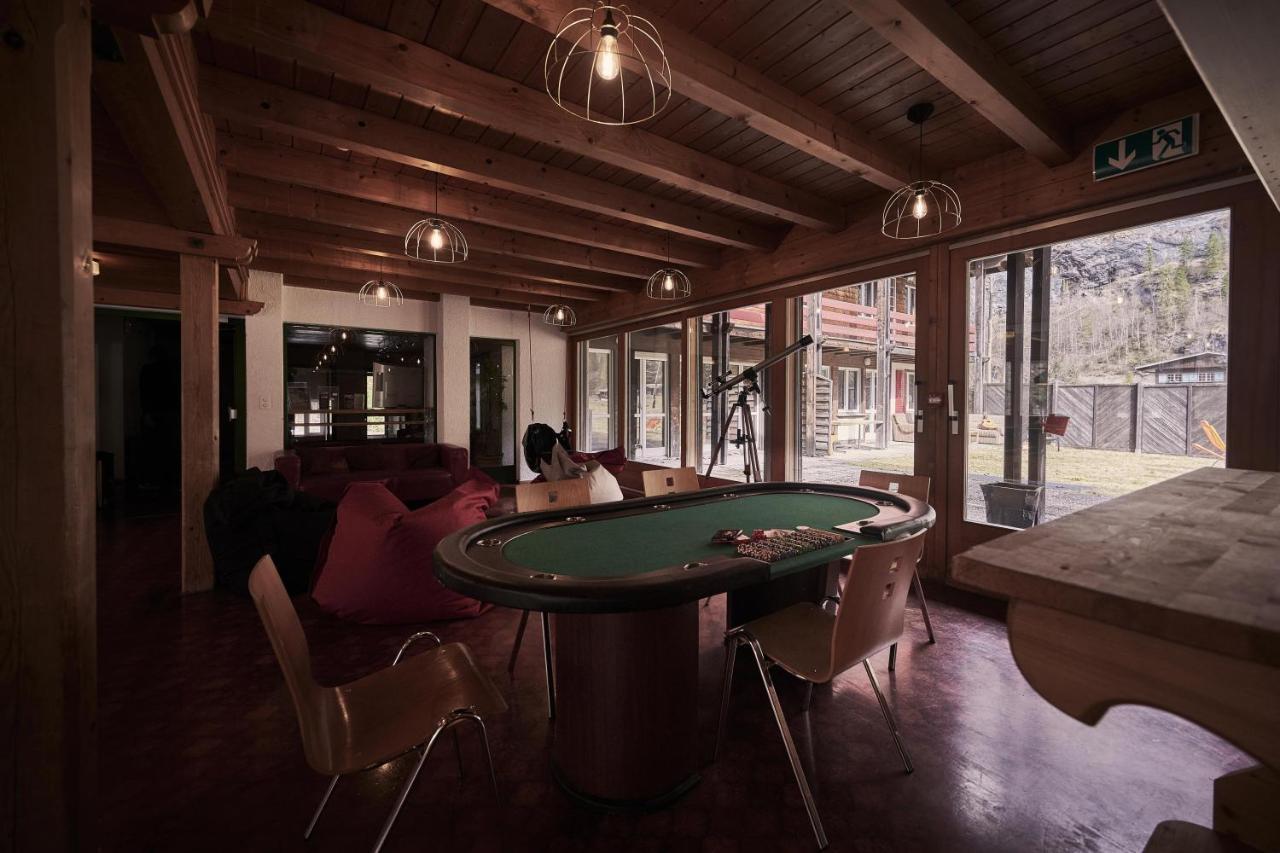 Alpine Base Hostel - Adults Only 劳特布龙嫩 外观 照片