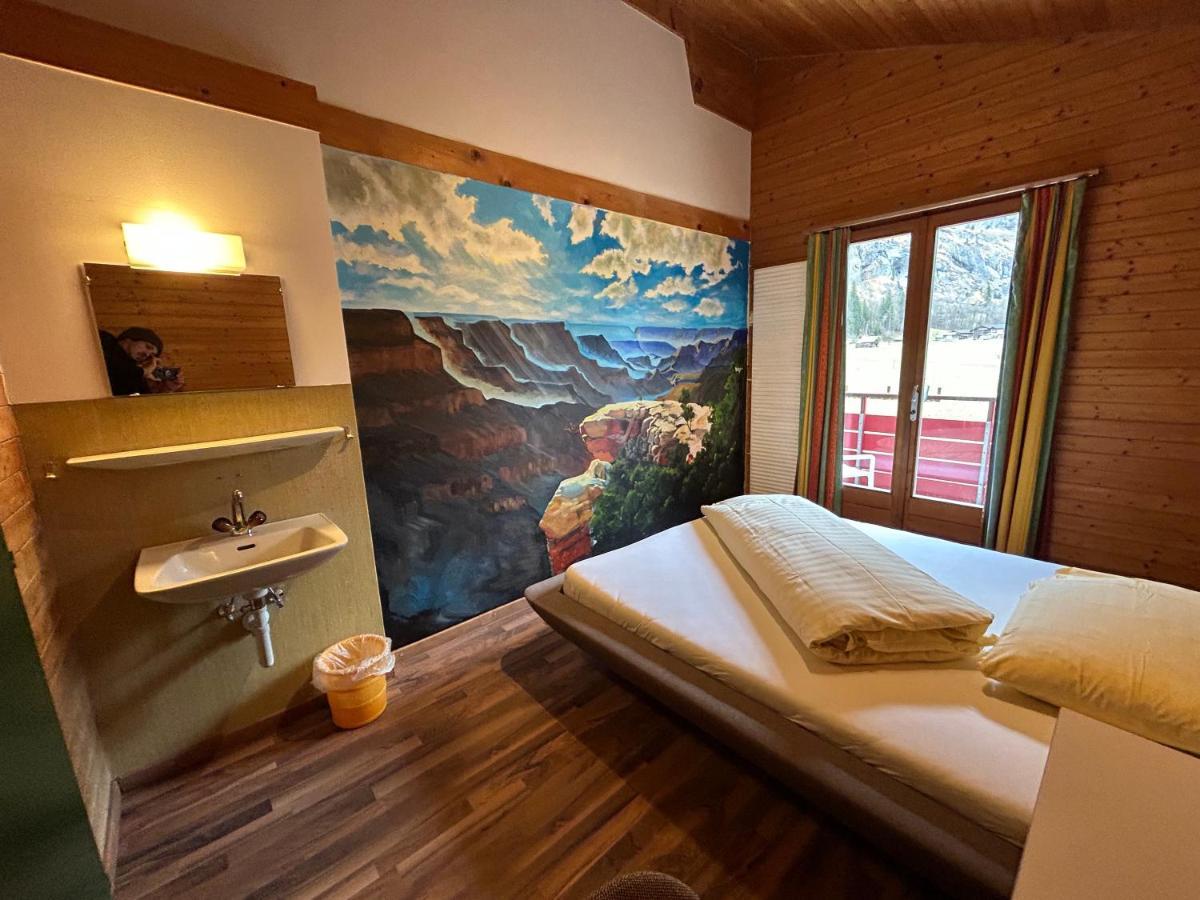 Alpine Base Hostel - Adults Only 劳特布龙嫩 外观 照片