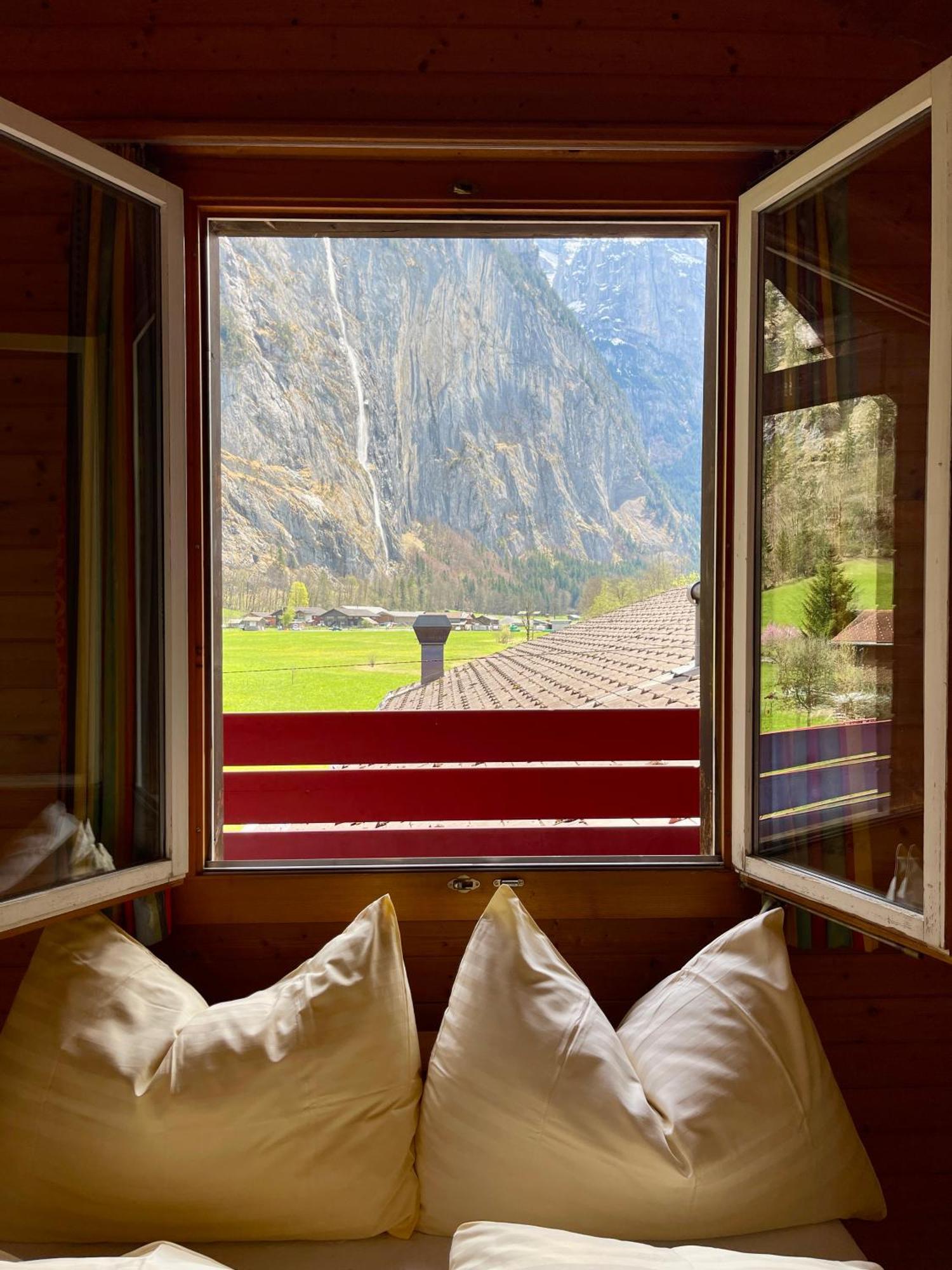 Alpine Base Hostel - Adults Only 劳特布龙嫩 外观 照片