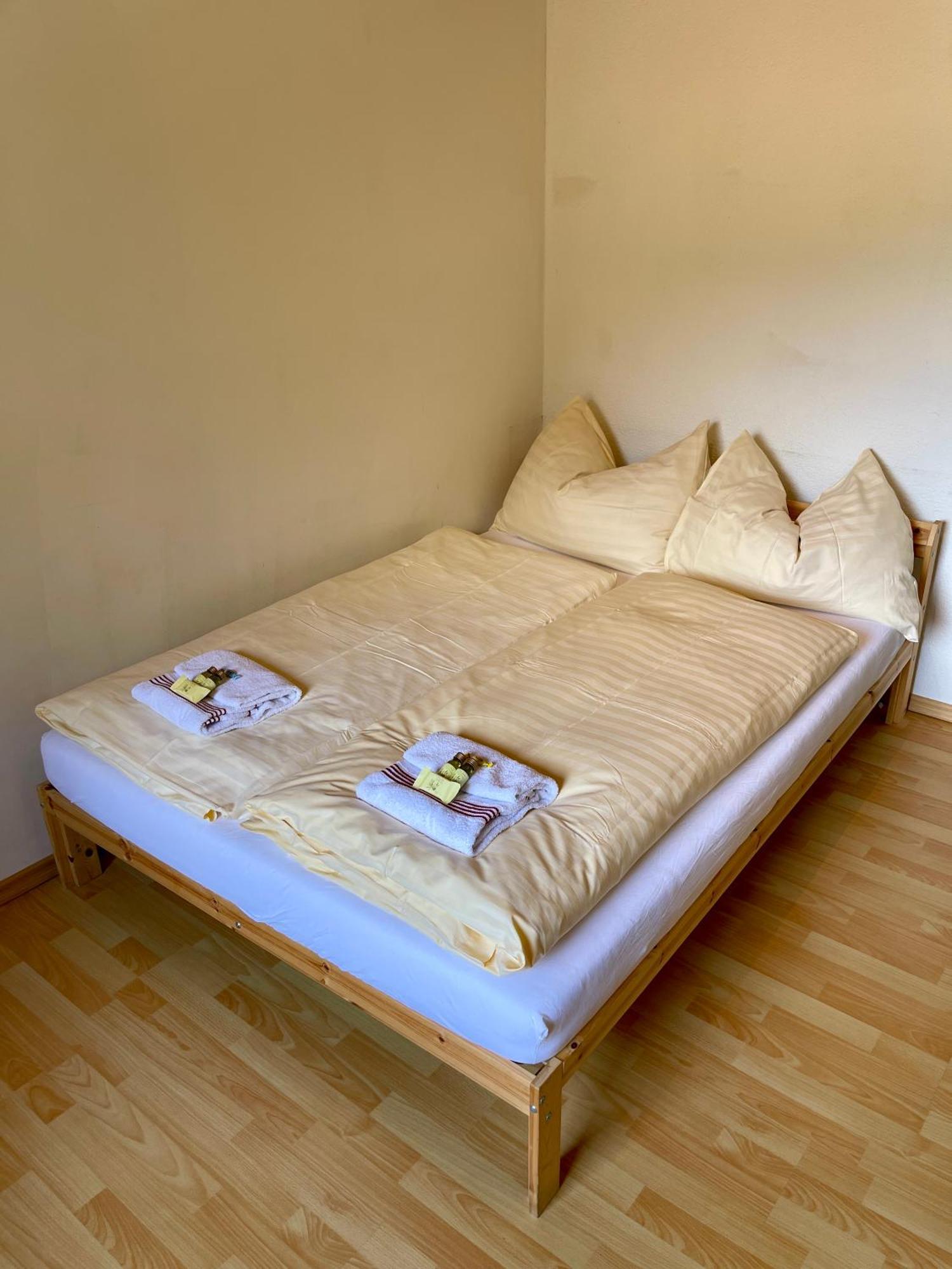 Alpine Base Hostel - Adults Only 劳特布龙嫩 外观 照片