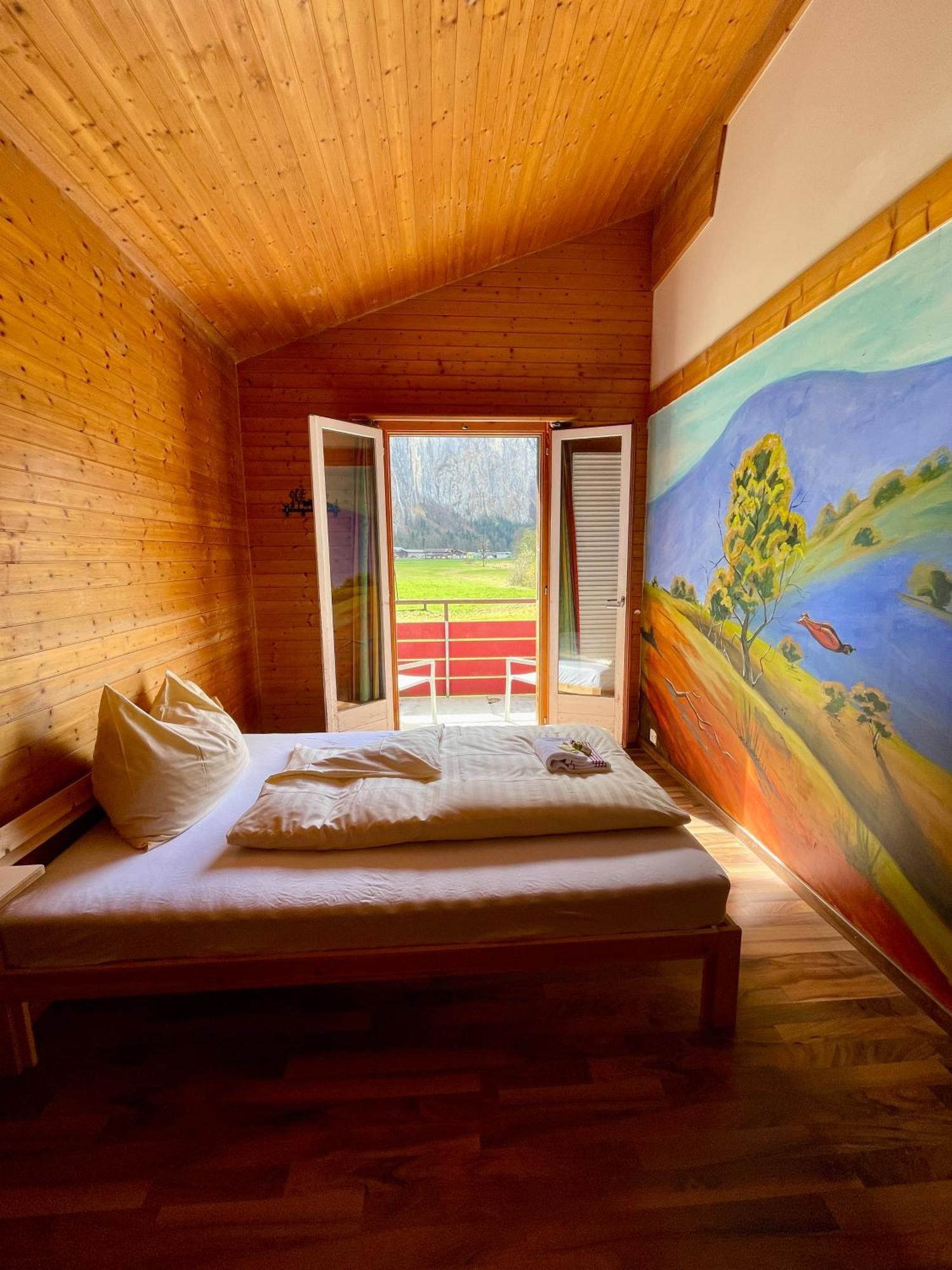 Alpine Base Hostel - Adults Only 劳特布龙嫩 外观 照片