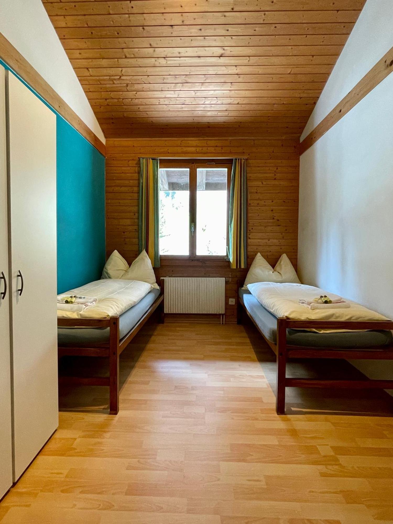 Alpine Base Hostel - Adults Only 劳特布龙嫩 外观 照片