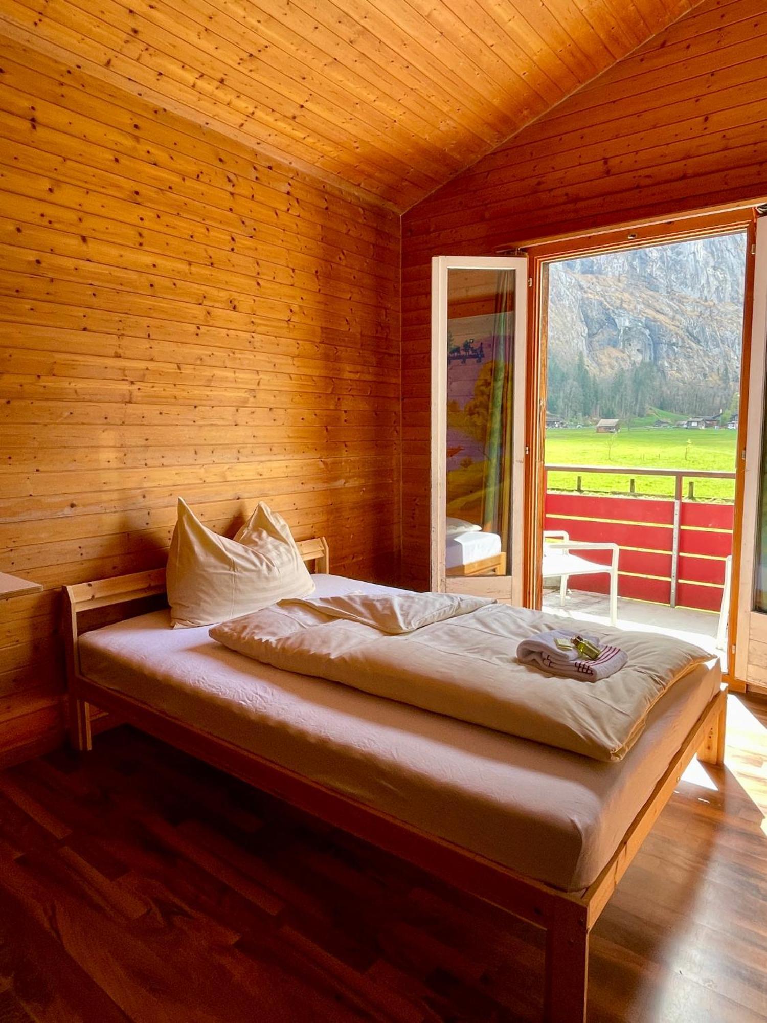 Alpine Base Hostel - Adults Only 劳特布龙嫩 外观 照片