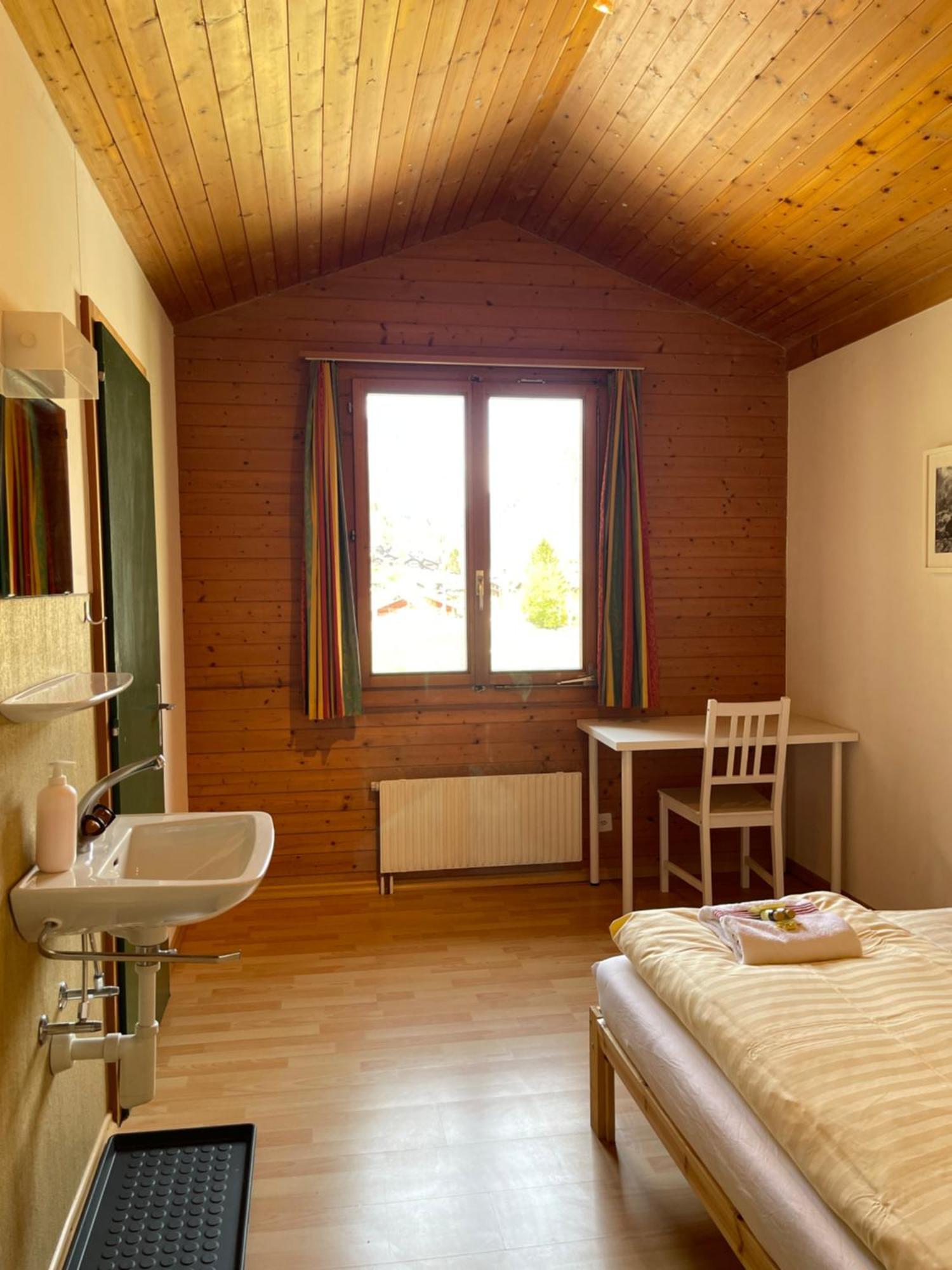 Alpine Base Hostel - Adults Only 劳特布龙嫩 外观 照片