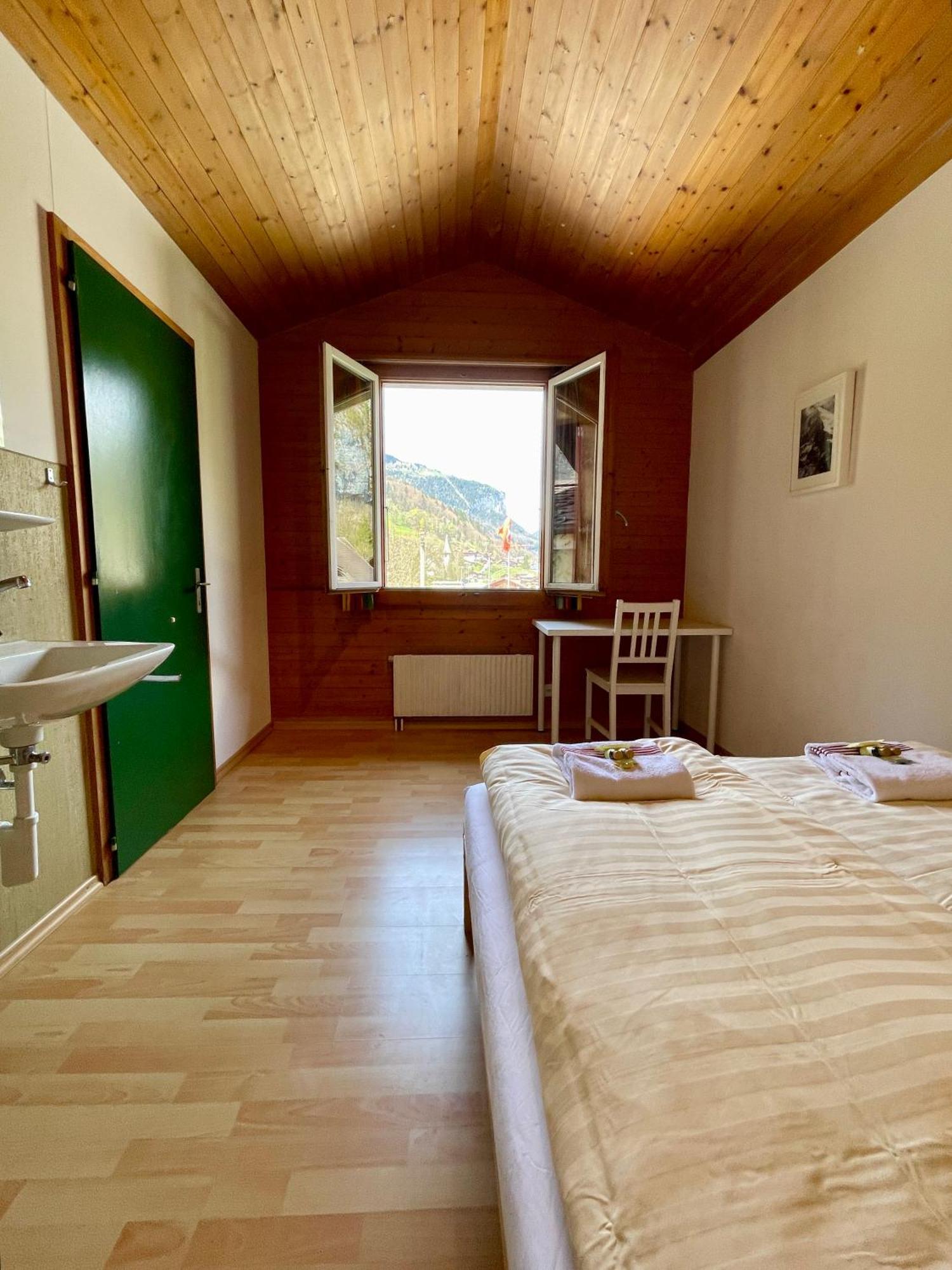 Alpine Base Hostel - Adults Only 劳特布龙嫩 外观 照片