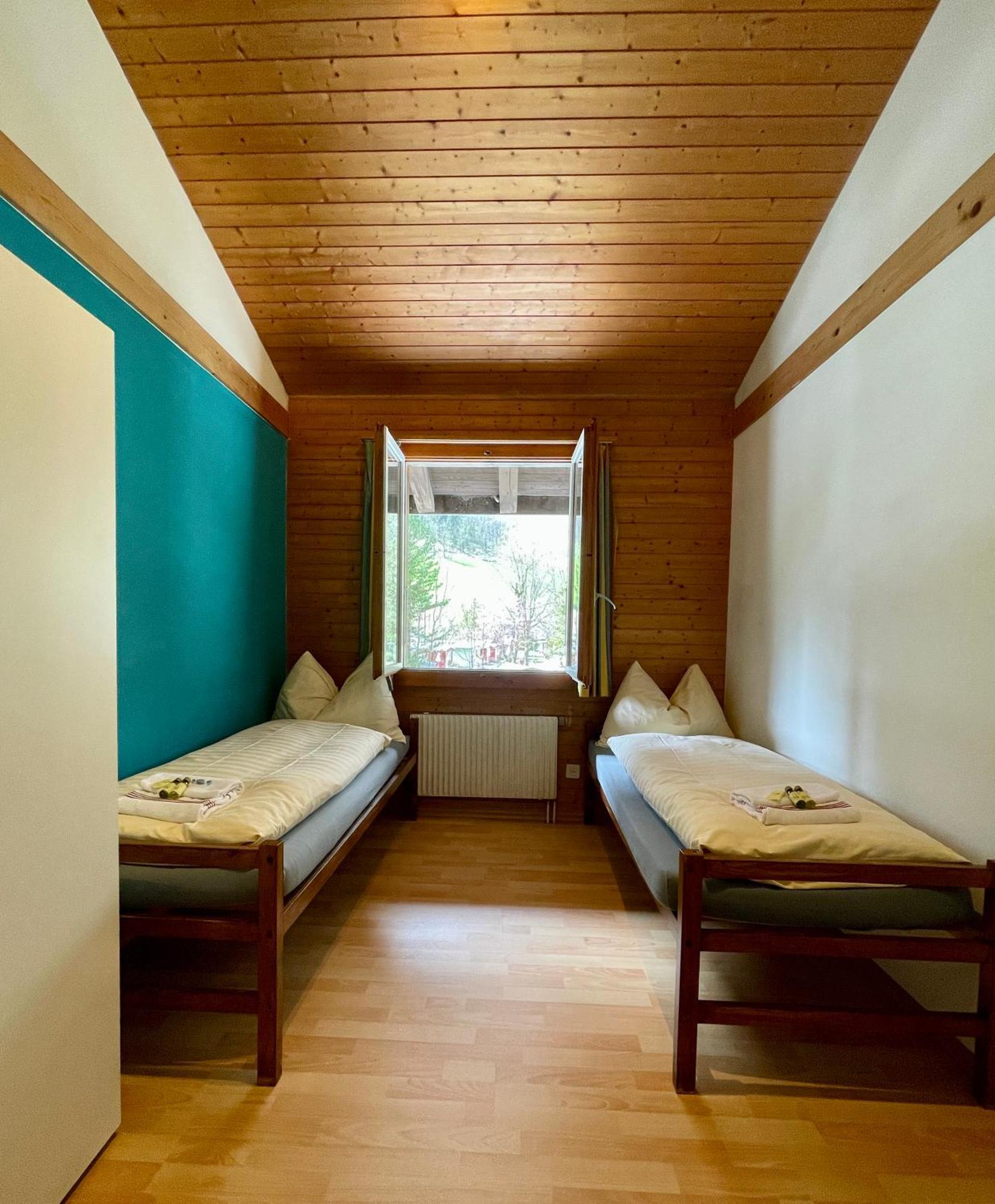 Alpine Base Hostel - Adults Only 劳特布龙嫩 外观 照片